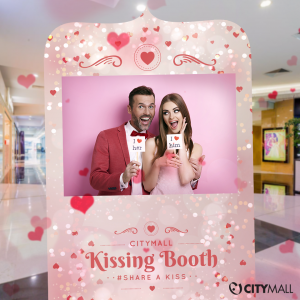 VALENTINE’S KISSING BOOTH